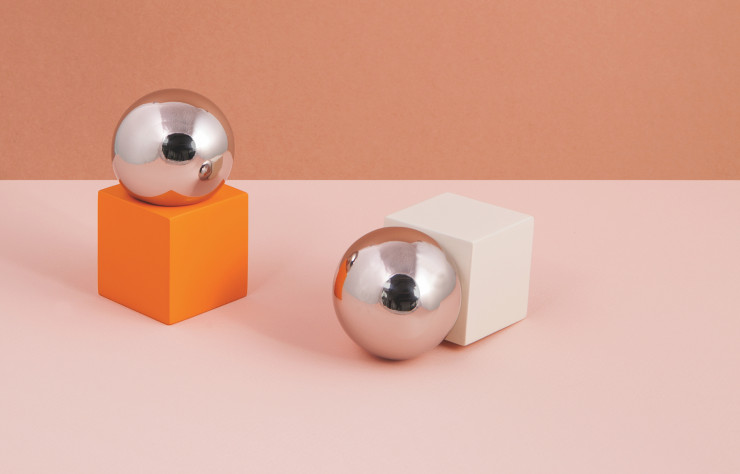 « Shiny Table Sculptures » de Muller Van Severen, en plastique ABS.