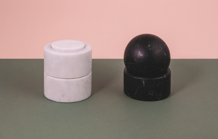 « Temple of Peppper and Salt » du Studio Wieki Somers. Le broyeur de gauche est équipé d’un réservoir à épices.