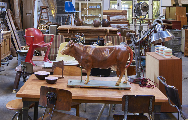 Goldstein & Co, la Mecque du design industriel. Un stock immense, sans cesse alimenté par les anciennes usines de l’ère soviétique.