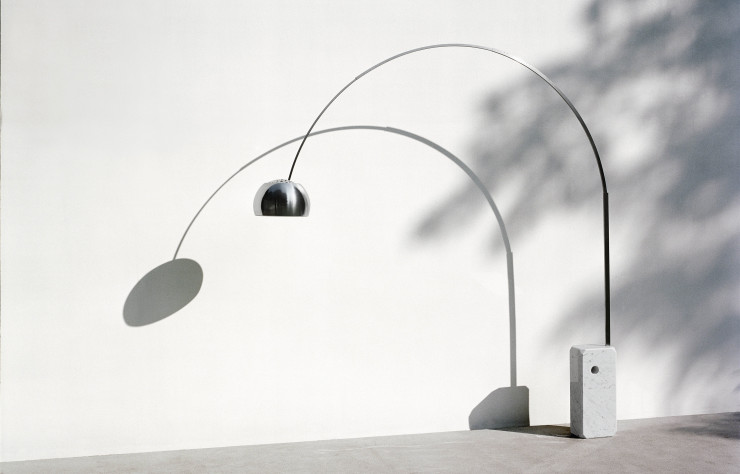 Le lampadaire Arco (Flos), best-seller des Castiglioni (1962).