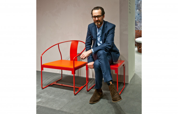 S’asseoir sur la table d’appoint à côté de la chaise ? Une idée digne de Konstantin Grcic, qui a signé ces pièces de la collection « Mingx » (Driade).