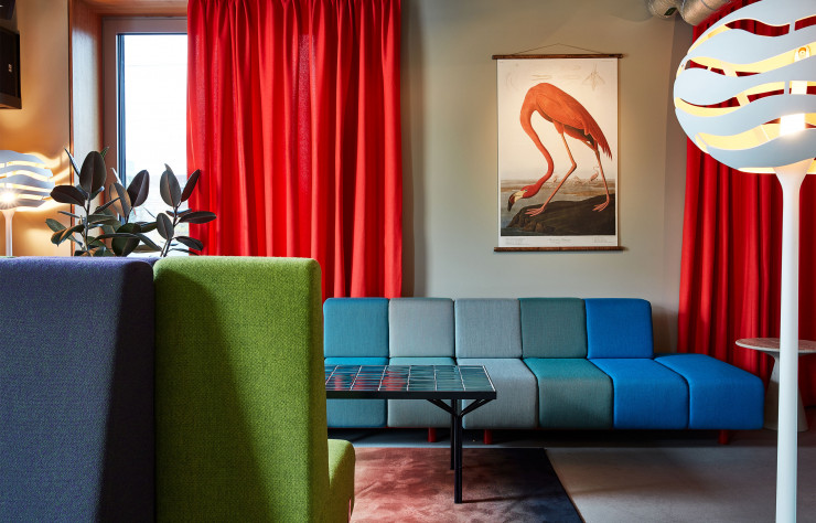 Dans le 25Hours Hotel Zurich Langstrasse, un feu d’artifice de couleurs, de matières, de meubles et d’objets à l’image du dynamisme de la ville.