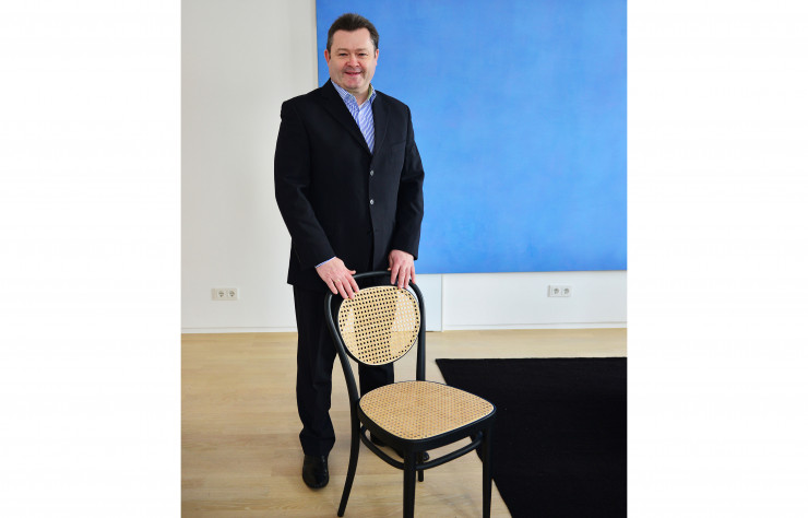 Brian Boyd incarne depuis février 2017 la nouvelle direction de Thonet. Il en est le patron mais partage la conduite des affaires avec Michael Erdelt, responsable de la production, et Norbert Ruf, directeur de création.