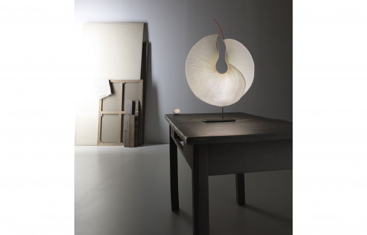 Yoruba rose, tout en légèreté avec son abat-jour en papier japonais (2017).