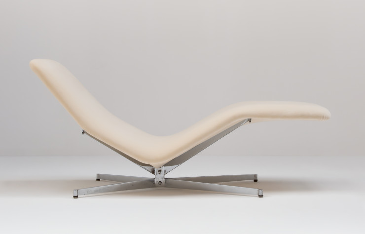 Fauteuil « Vallée Blanche » de Pierre Guariche (1962).