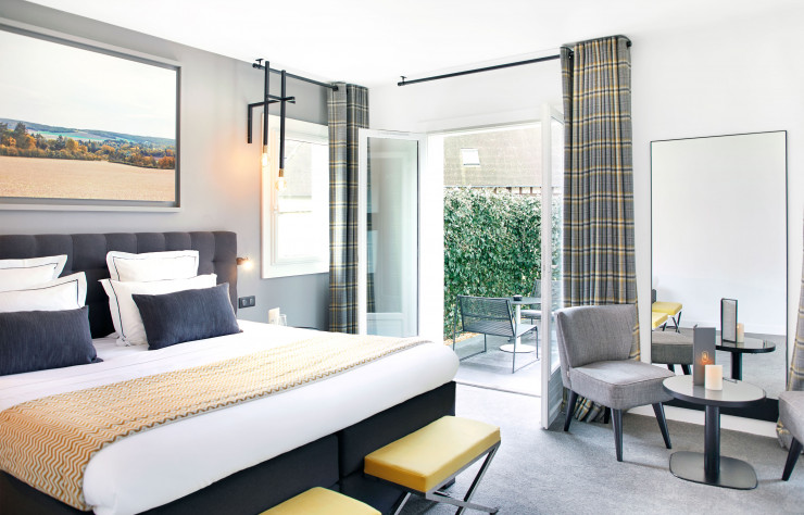 Salles de bains et chambres bénéficient d’une belle luminosité et de lignes épurées.