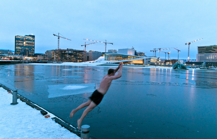 Les plus courageux plongeront dans le fjord ou dans des tonneaux d’eau glacée.