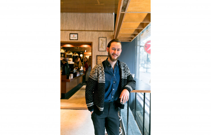 Ludvik Bonna Hopstock, barista champion du Fuglen, boit six cafés par jour mais garde le sommeil (sic). Il partage sa passion dans un lieu charmant, Fuglen, où l’on passerait bien tout l’après-midi ! (Universitetsgata 2.)