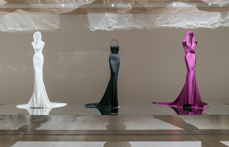 Azzedine Alaïa est décédé le 18 novembre 2017 alors qu’il préparait cette exposition.