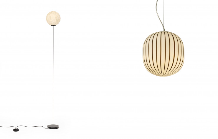 Lampe sur pied « Light » de Dimitri Bähler et suspension « Filigrane » de Sebastian Wrong.