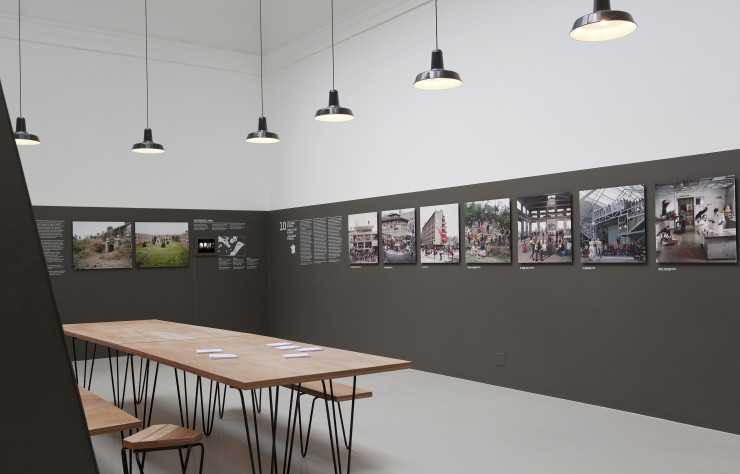 Photographies et documents graphiques accompagnent les maquettes spécialement réalisées par le studio Make-it, mesurant parfois jus’à trois mètres de long.