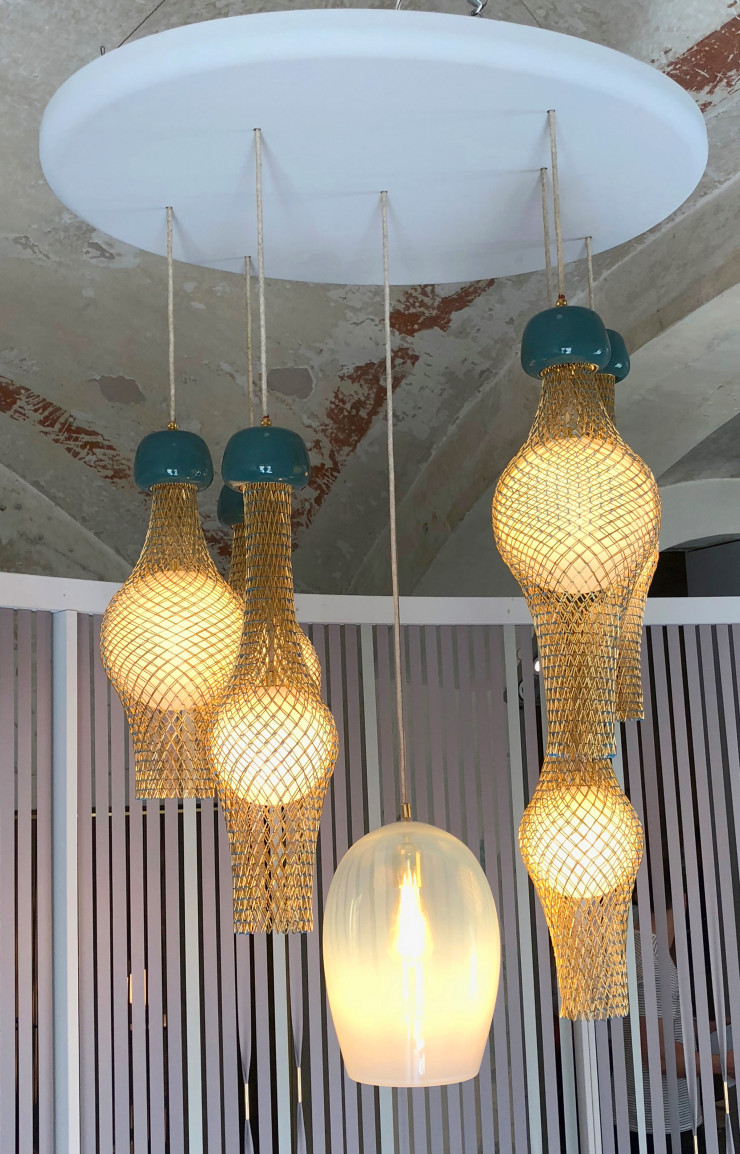 Lustre exposé dans la galerie milanaise Rossana Orlandi à l’occasion du dernier Salon du meuble.