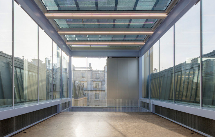 Au dernier étage de la fondation, vue sur les toits de Paris.