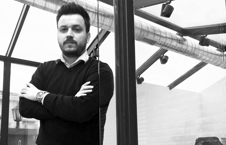 Le designer turc Mustafa Basaran.