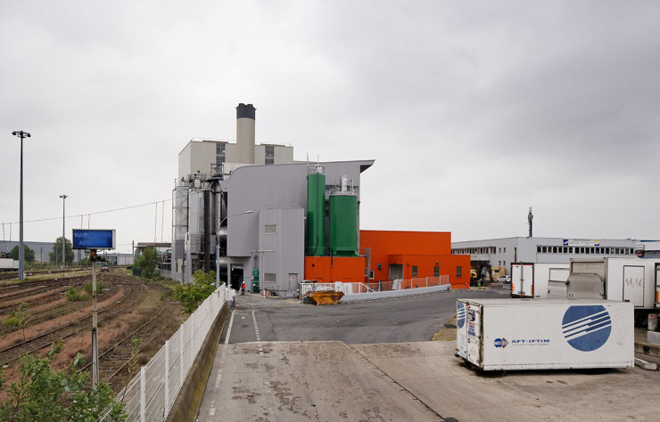 Le site de l’usine d’incinération est coincé entre les voies de chemin de fer, l’A86 et le Pavillon de la marée.