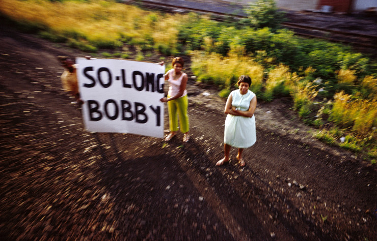Magnum Photos, sans titre, série RFK Funeral Train, 1968. Avec l’aimable autorisation de la Danziger Gallery.