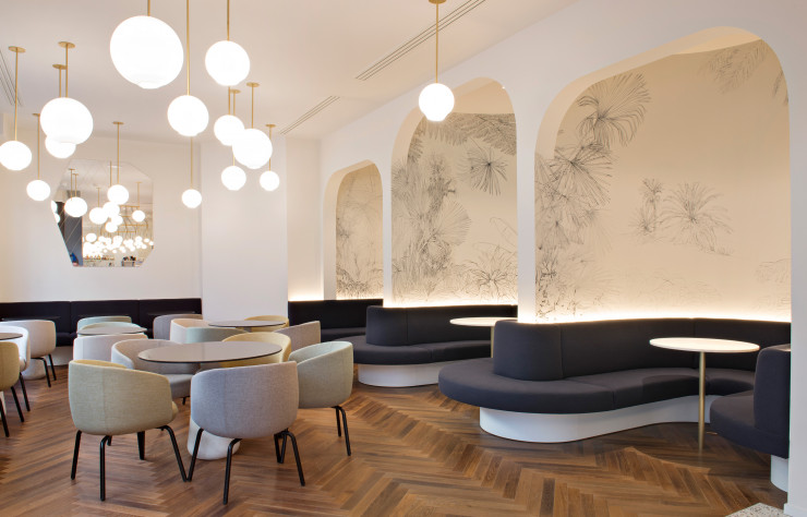 La salle du Kanoun et ses alcôves décorées.