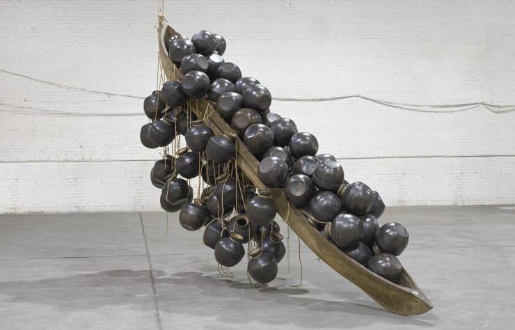 Catalogue de l’exposition des œuvres de Subodh Gupta à la Monnaie de Paris, aux éditions Skira.