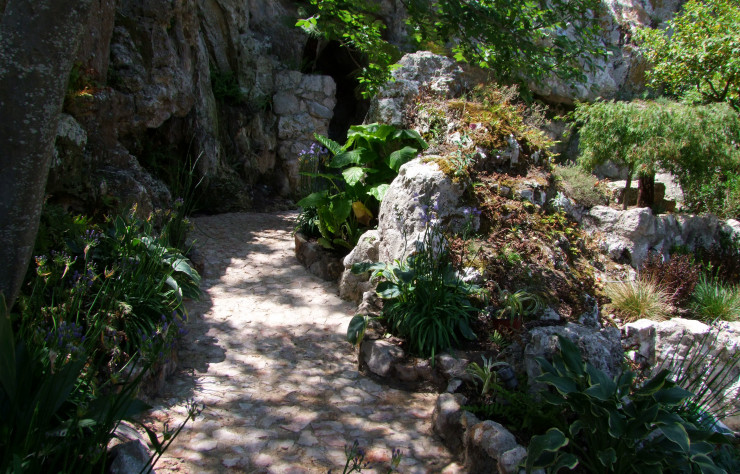 Dans la partie Nord du jardin, un coin fraîcheur vient d’être aménagé.