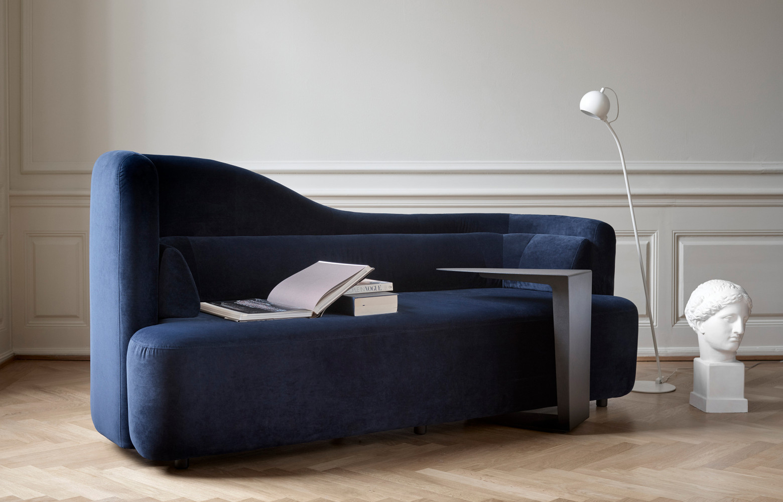 Ottawa, design Karim Rashid, à partir de 2 099 €. BoConcept.