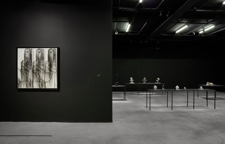 Sans artifices, le CCCOD expose les travaux de Ghada Amer dans une ambiance sombre et profonde.