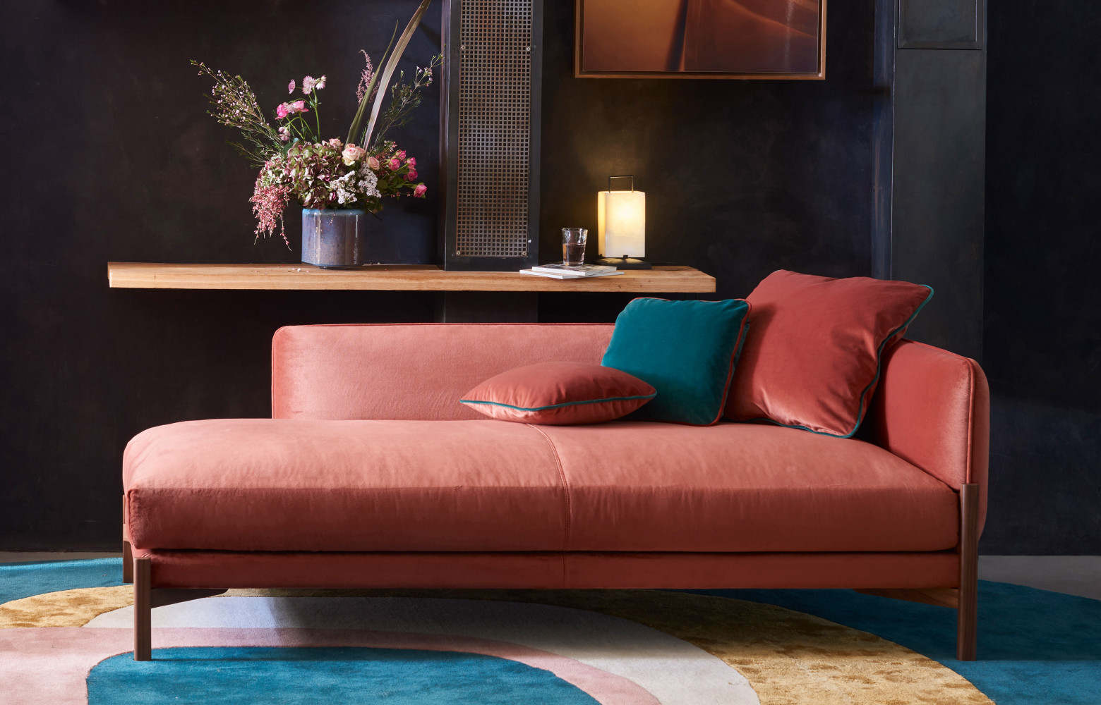 Méridienne Jules, en velours rose, à partir de 4 790 €. Duvivier.