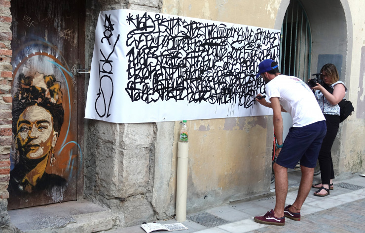 Les murs de la ville ancienne accueillent désormais du street-art.