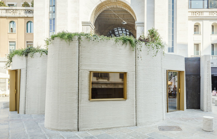Pour parvenir à ses fins, l’architecte Massimiliano Locatelli s’est entouré de trois entreprises : Italcementi pour l’élaboration des matériaux, Arup, pour l’ingénierie, et CyBe, un spécialiste de technologie 3D.