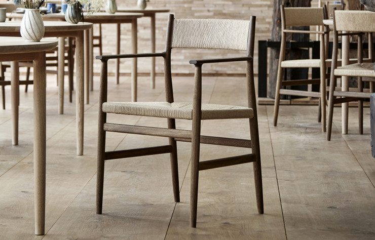Chaise « Arv » produite par Brdr Kruger.