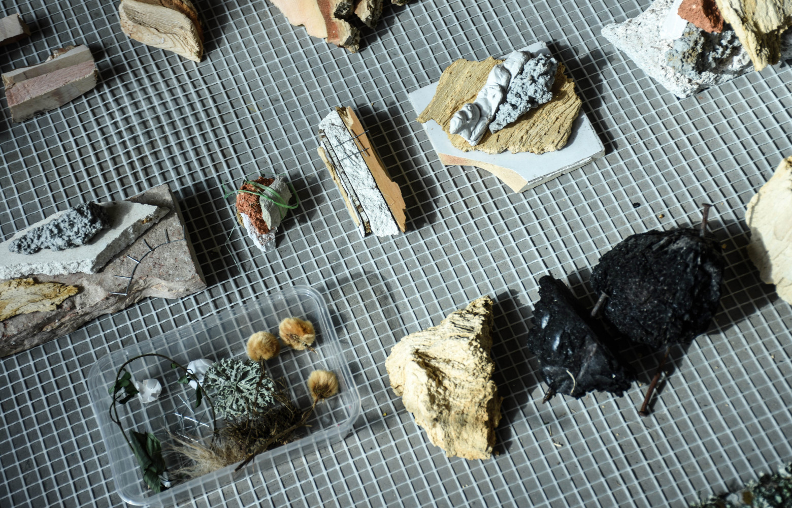 …d’autres ont privilégié les combinaisons de matières, de textures et de couleurs.
