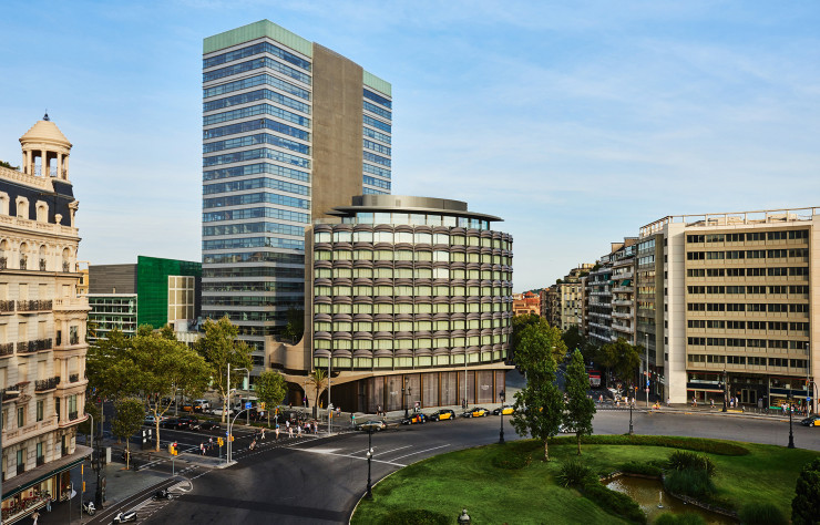 Face à la place éponyme, le Francesc Macià 10 accueillait à l’origine les locaux de la firme suisse Winterthur.
