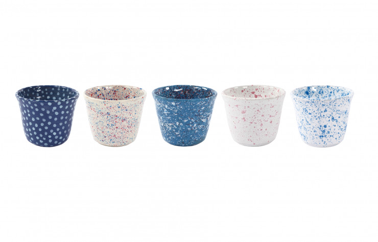 Tasses « Caillou » en faïence émaillée.