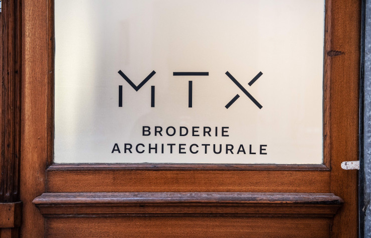 L’enseigne du studio annonce la couleur dès la porte d’entrée.