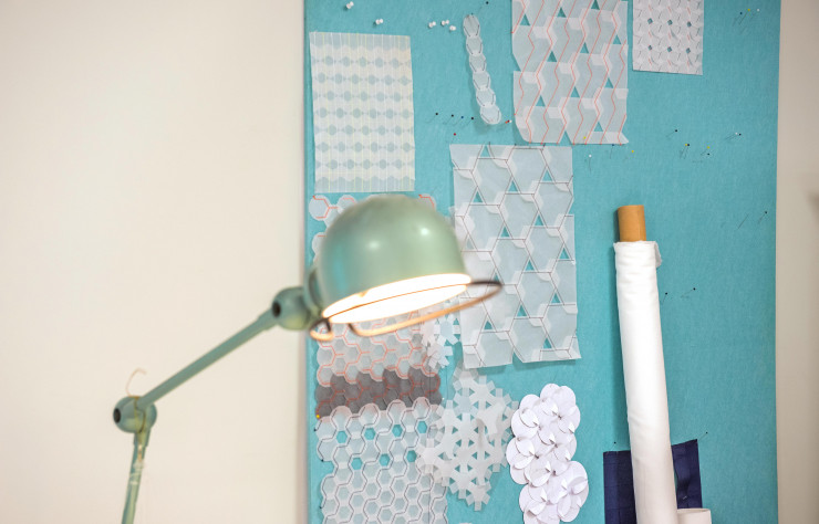 Piquée sur un mur de l’atelier, une série de maquettes autour d’un même thème de recherche.