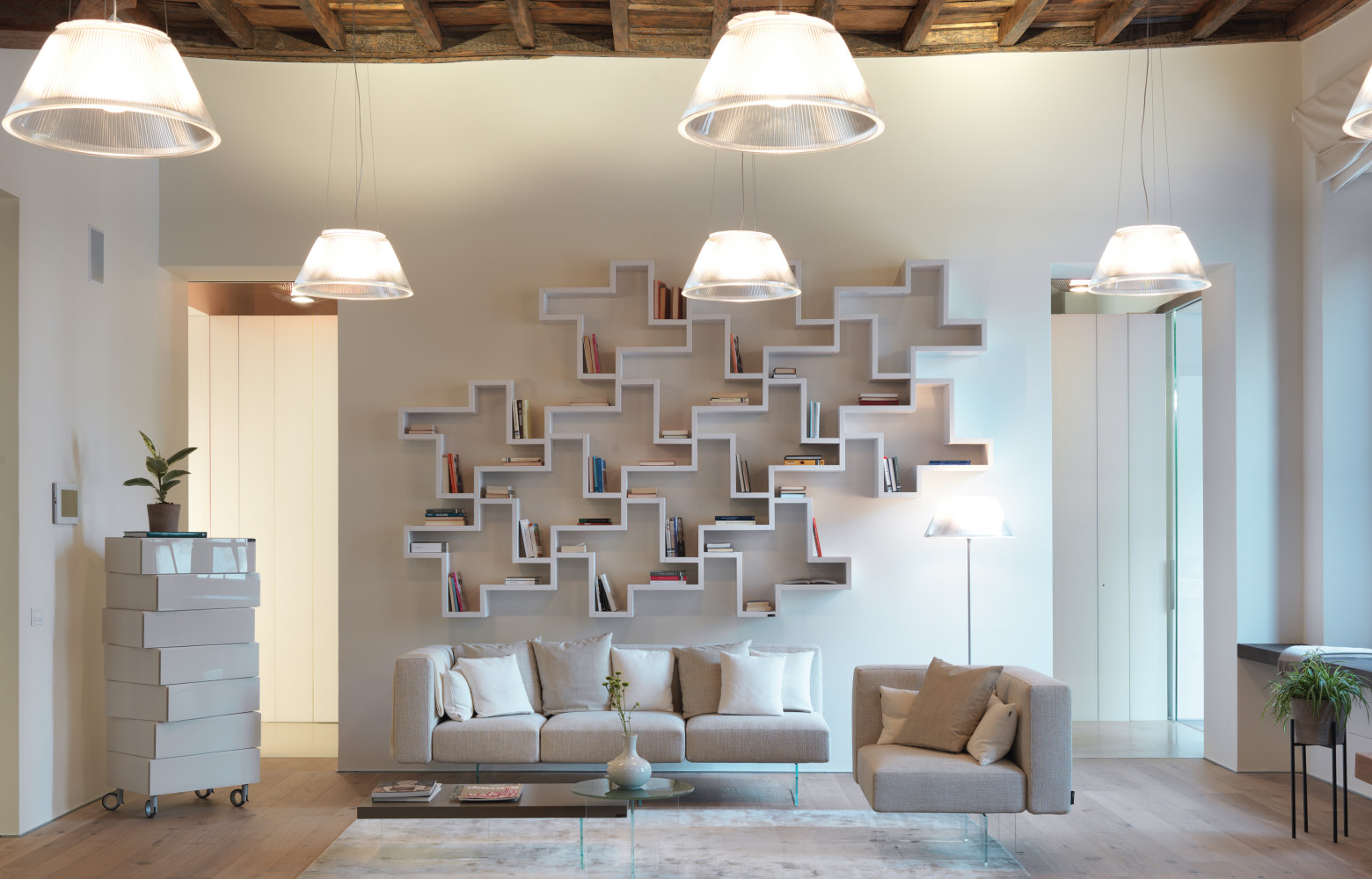 Air, modulable et transformable, il semble flotter en suspension. Design Daniele Lago, environ 6 300 €. Lago.