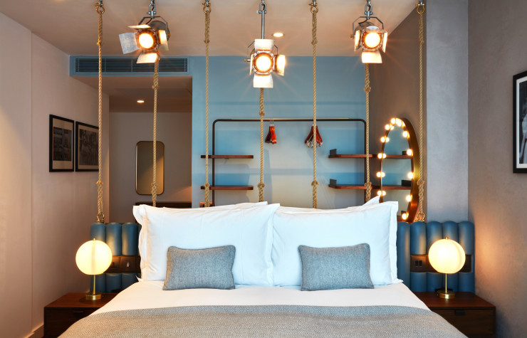 Les chambres arborent des détails caractéristiques de l’univers du cinéma.