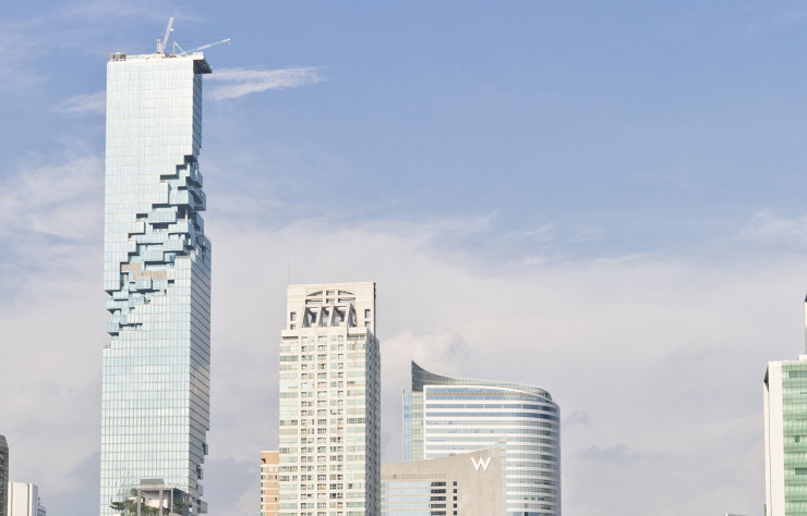 Du Skytrain, on peut apercevoir l’iconique tour MahaNakhon, le building le plus haut du pays (314 m), signé Ole Scheeren.