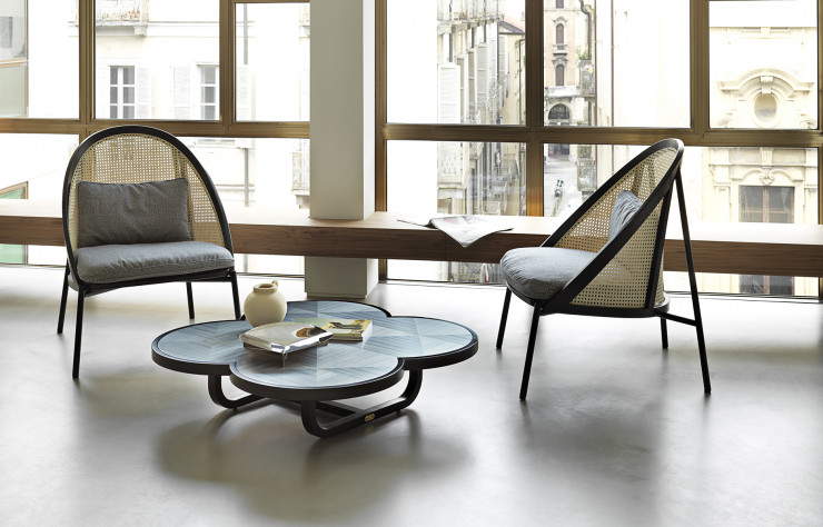 Fauteuils « Loïe » et table basse « Caryllion » de Cristina Celestino.