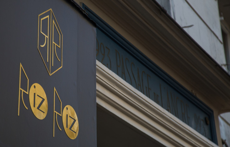 La devanture et son logo au graphisme léché.
