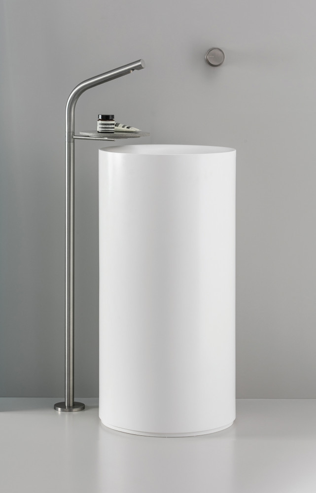 2/ Pureté des formes : Cristina, collection « SX »  Conçue par Makio Hasuike & Co, cette ligne de...
