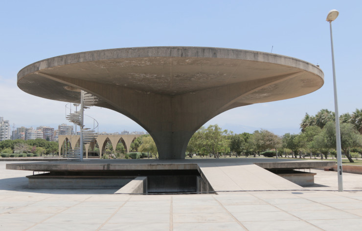 L’exposition fait revivre chacune des 15 structures, dénuées de toute finition superflue.