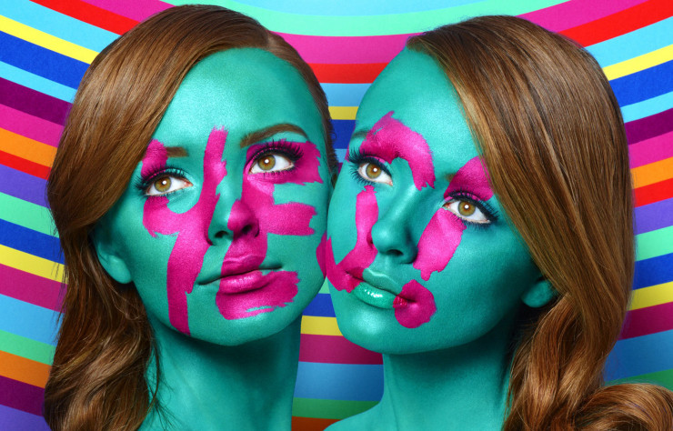 Campagne de publicité vantant la marque de prêt-à-porter Aïzone.