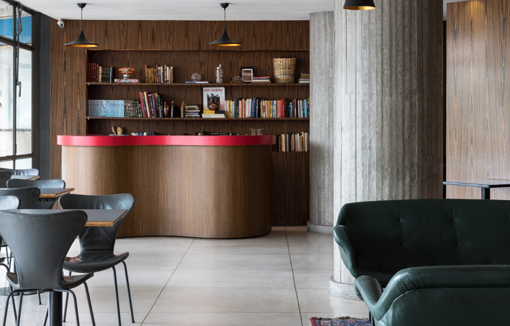 L’intérieur du Riviera Bar, rénové par le Studio MK27 de l’architecte Marcio Kogan.