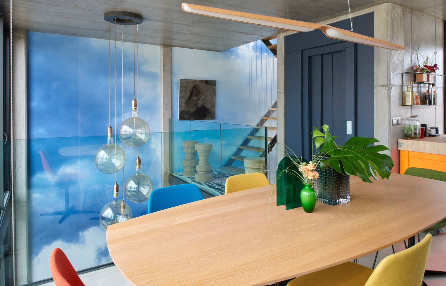 La fresque murale Ciel, dessinée par Selig & Renault, se développe sur toute la hauteur de la maison (impression...