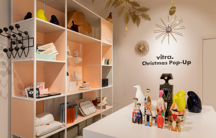 Les poupées d’Alexander Girard en vue au Christmas pop-up store Vitra.