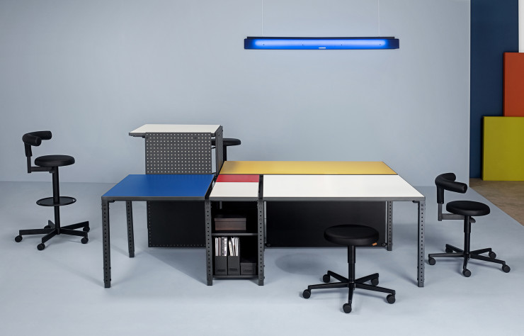 Sertis de Plexiglas coloré, des suspensions et appliques répondent à une « lanterne » nomade.