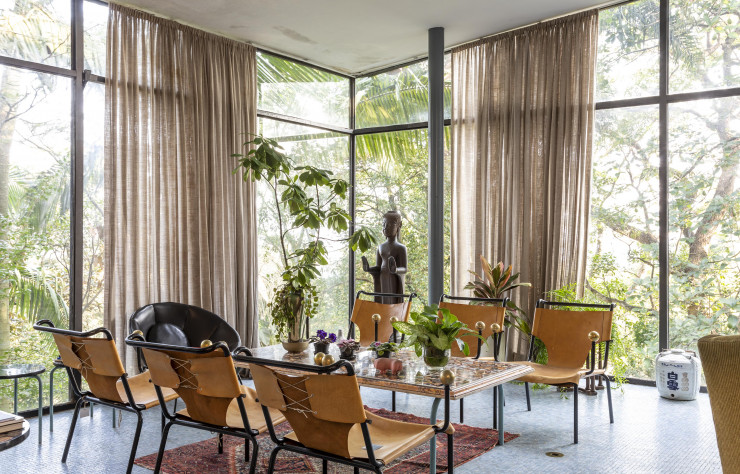 Aujourd’hui gérée par l’Instituto Bardi, la villa a été remeublée avec des pièces originales de Lina Bo Bardi et a pu retrouver sa finalité de « maison des arts » telle que souhaitée par sa créatrice.