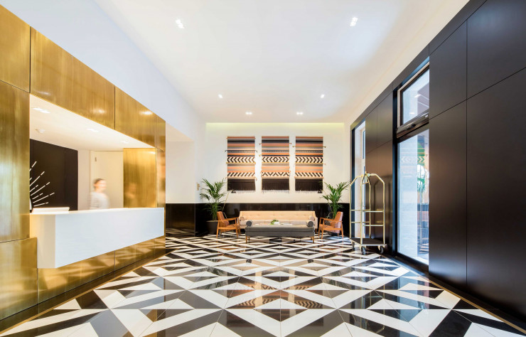 Le lobby et sa géométrie complexe.