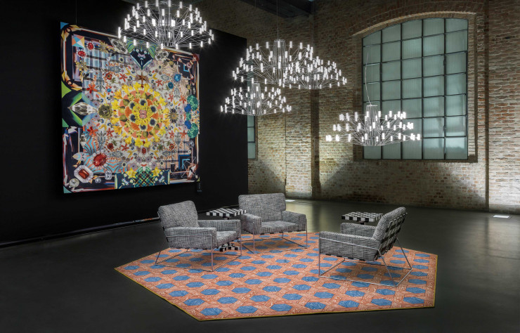Fauteuils Charles de Marcel Wanders (2014) et suspensions Coppélia d’Arihiro Miyake (2014).