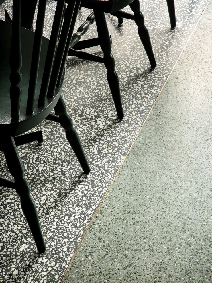 La finesse des détails se retrouve jusqu’au sol.